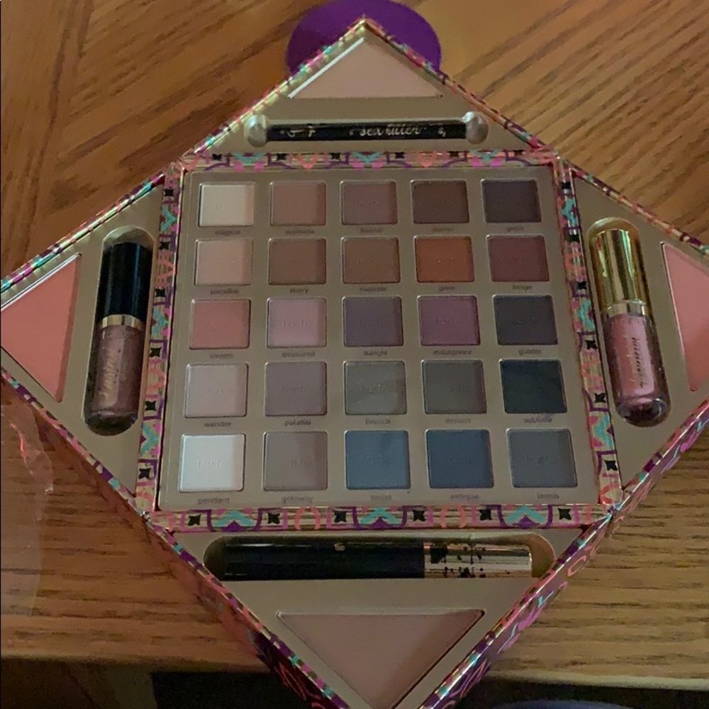 NIB Tarte high performance naturals gift set